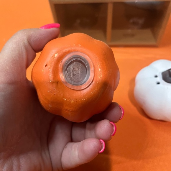 Pumpkin Salt and Pepper Shakers - Picture 5 of 9